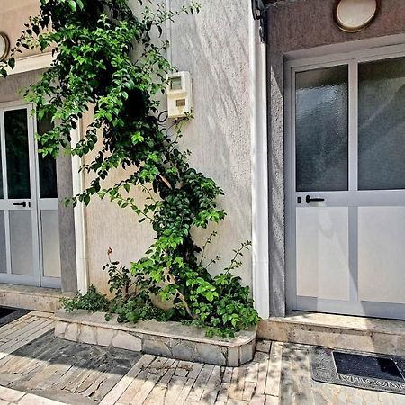 A Cheerful Villa With Free Parking Space Tirana Buitenkant foto