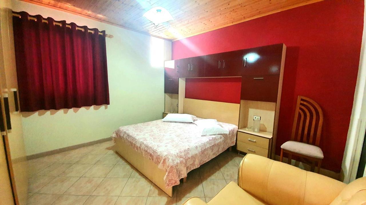 A Cheerful Villa With Free Parking Space Tirana Buitenkant foto