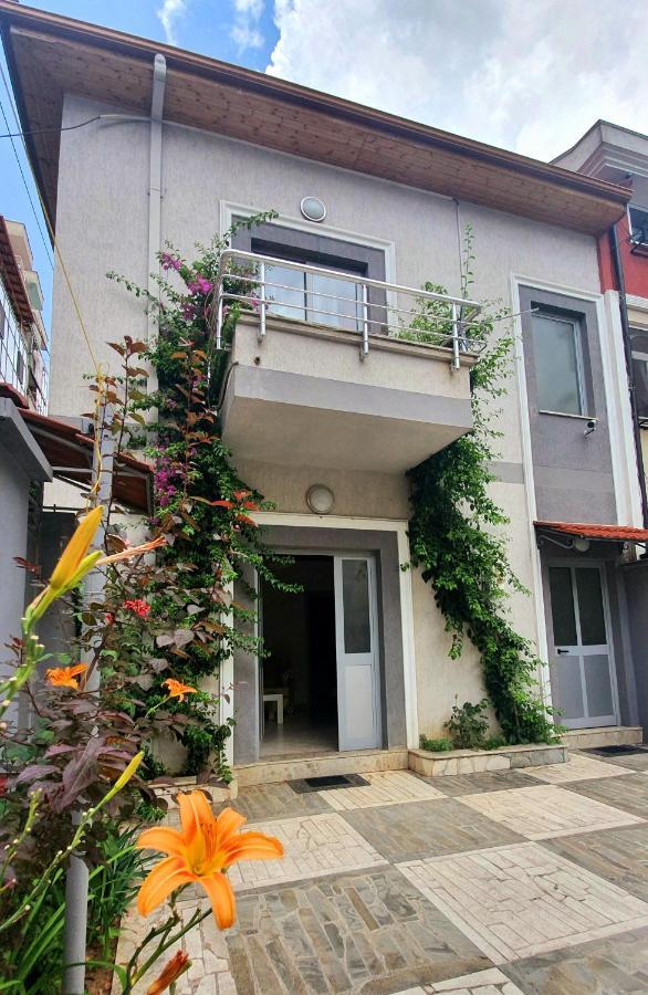 A Cheerful Villa With Free Parking Space Tirana Buitenkant foto