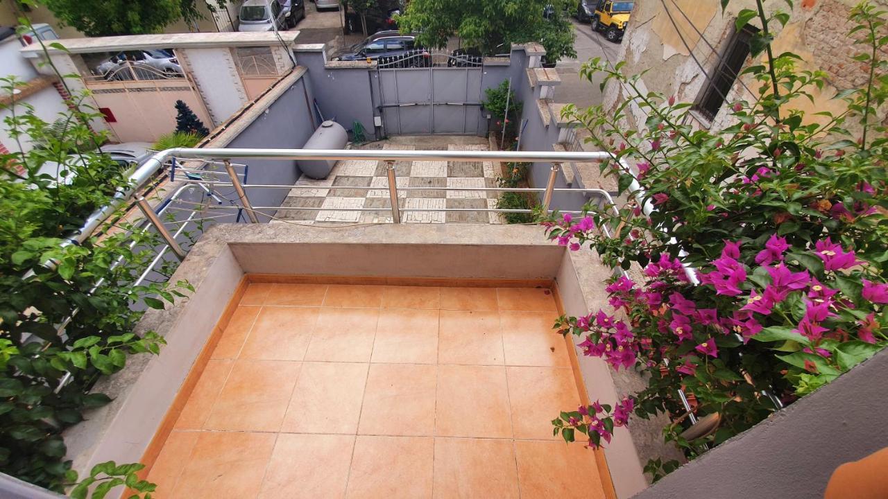 A Cheerful Villa With Free Parking Space Tirana Buitenkant foto