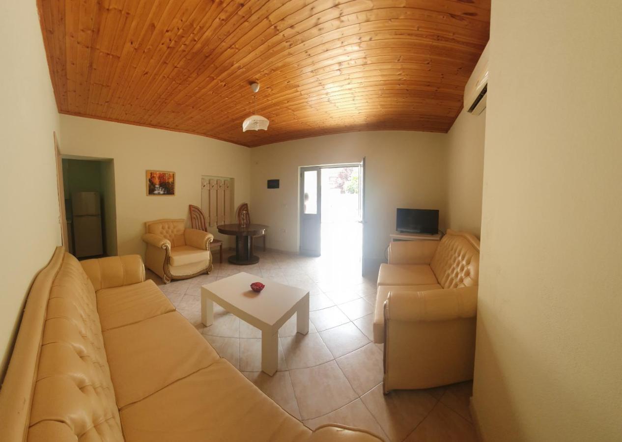 A Cheerful Villa With Free Parking Space Tirana Buitenkant foto