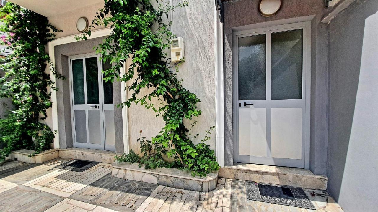A Cheerful Villa With Free Parking Space Tirana Buitenkant foto